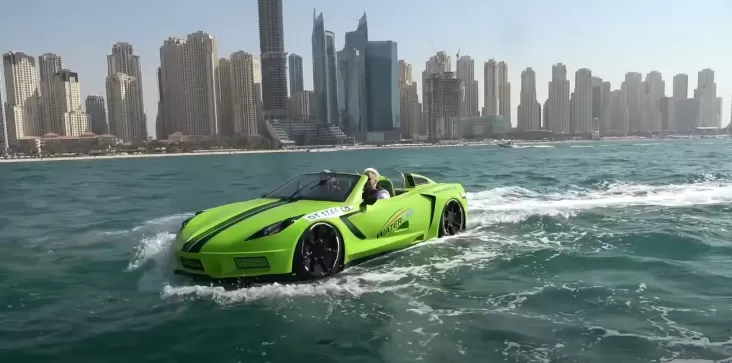 Mainan Baru Buat Crazy Rich Dubai, Speedboat Berjubah Mobil Sport